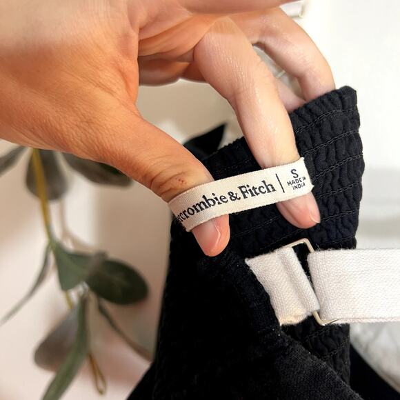 Abercrombie Black Cropped Tank - Picture 3 of 4